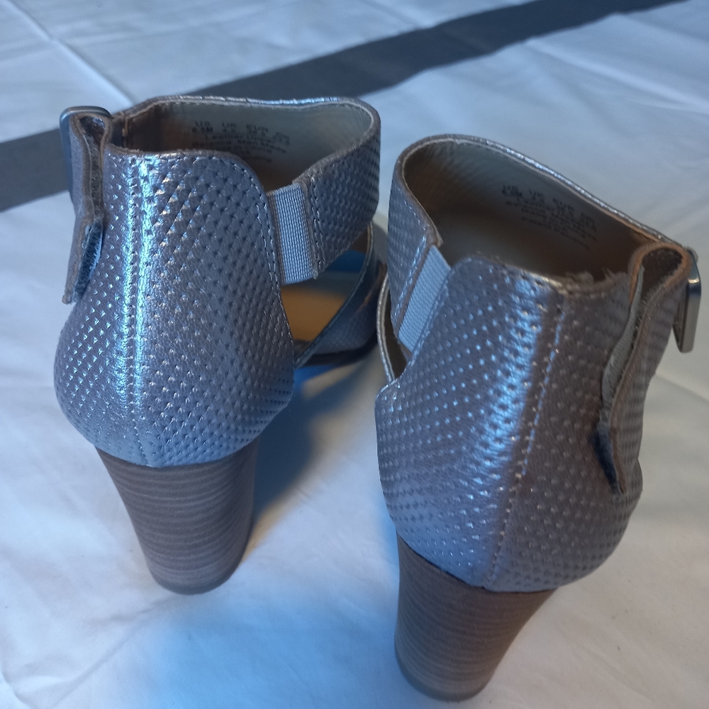 Naturalizer Sandals - Picture 2 of 4